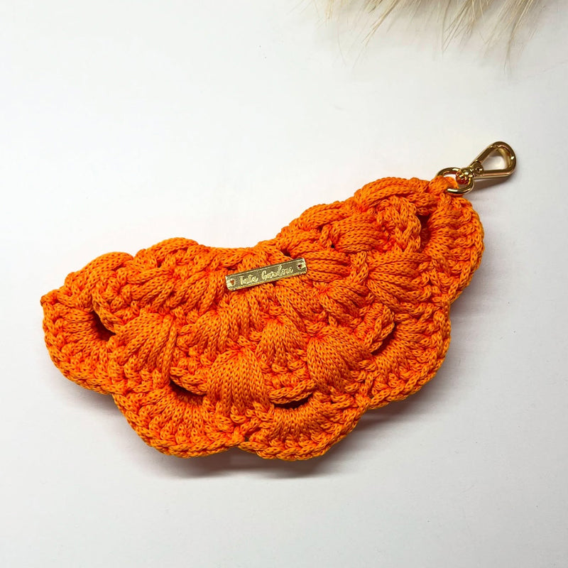 🧶 The Cozy Clamshell – Hand-Knit Eyewear Pouch 🕶️