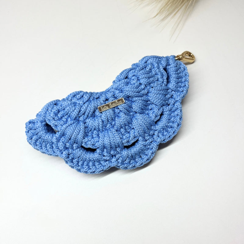 🧶 The Cozy Clamshell – Hand-Knit Eyewear Pouch 🕶️