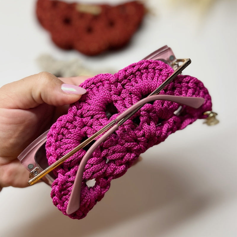 🧶 The Cozy Clamshell – Hand-Knit Eyewear Pouch 🕶️
