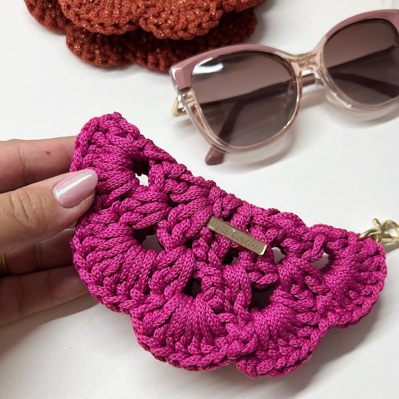 🧶 The Cozy Clamshell – Hand-Knit Eyewear Pouch 🕶️