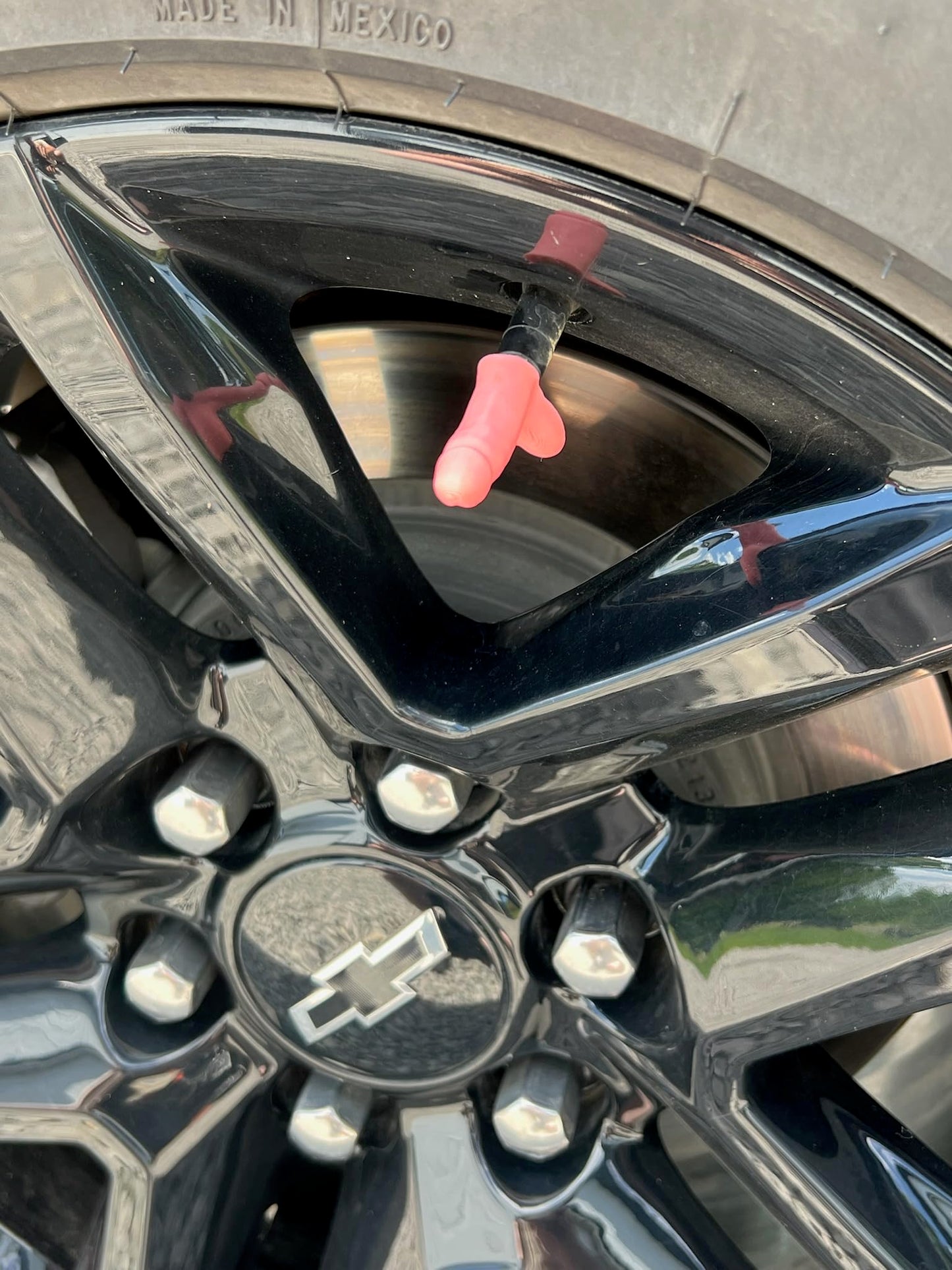 ❤️Sehr empfehlenswert💥Lustige, im Dunkeln leuchtende Ventilkappen für Streiche