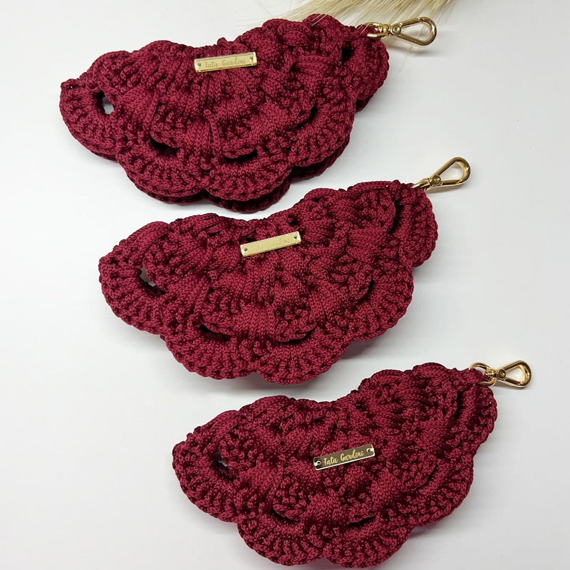 🧶 The Cozy Clamshell – Hand-Knit Eyewear Pouch 🕶️