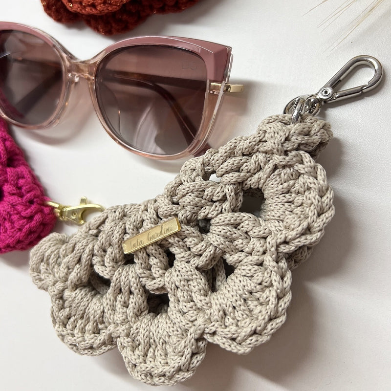 🧶 The Cozy Clamshell – Hand-Knit Eyewear Pouch 🕶️